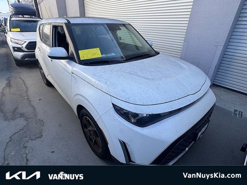 Used 2023 Kia Soul EX FWD image 1