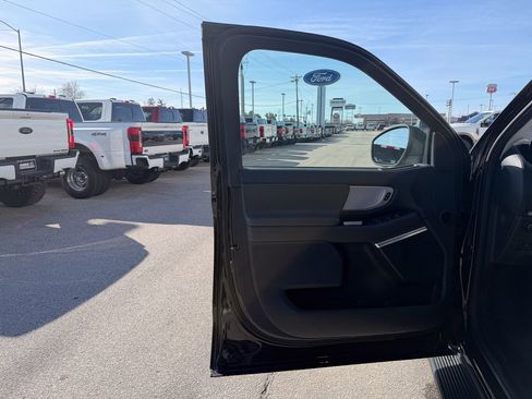 Used 2025 Ford Expedition Active image 12