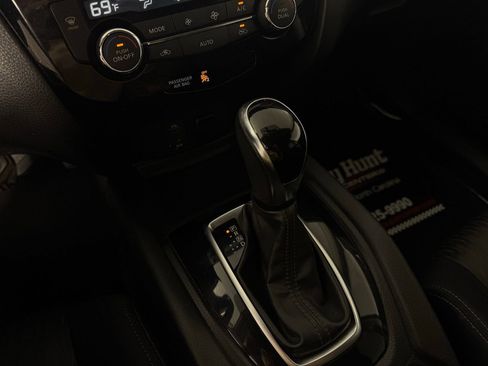 Used 2017 Nissan Rogue SV w/ SV Premium Package AWD/4WD image 20