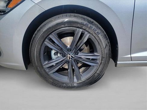 Used 2023 Volkswagen Jetta SE w/ Panoramic Sunroof Package image 10