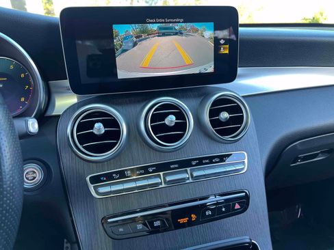 Used 2020 Mercedes-Benz GLC 300 4MATIC image 4