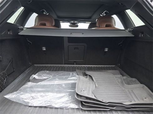 Used 2023 Volvo XC60 B5 Ultimate w/ Climate Package image 32