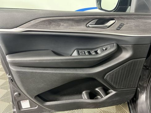 Used 2024 Jeep Grand Cherokee L Limited w/ Luxury Tech Group II image 24