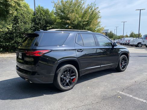 Used 2023 Chevrolet Traverse Premier w/ Redline Edition FWD image 9