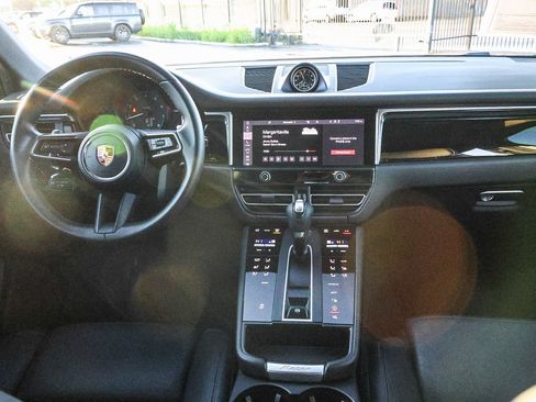Used 2022 Porsche Macan Base image 22
