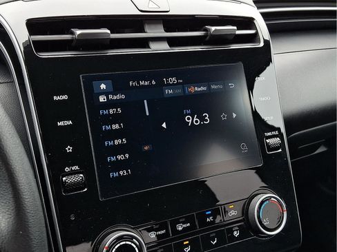 Used 2024 Hyundai Santa Cruz SE image 17