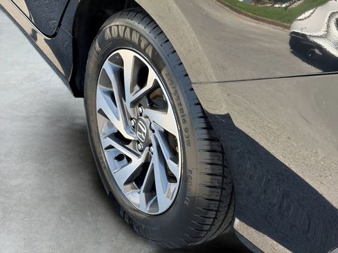Used 2018 Honda Civic EX image 10