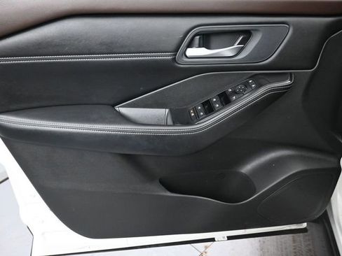 Used 2023 Nissan Rogue SV w/ SV Premium B Package image 21