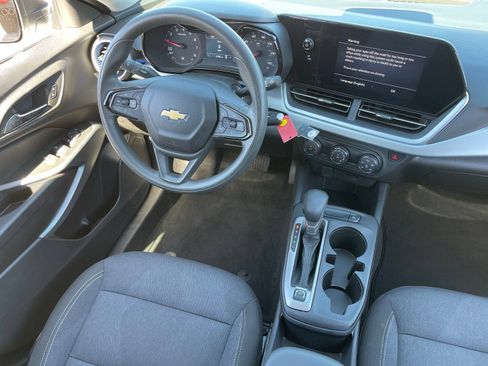 Used 2025 Chevrolet Trax LS FWD image 15