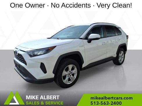 Used 2021 Toyota RAV4 LE image 3