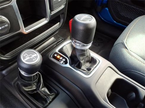 Used 2024 Jeep Gladiator Sport image 23