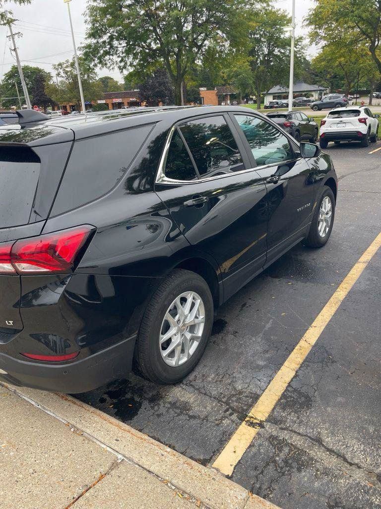 Used 2024 Chevrolet Equinox LT w/ LPO, Floor Liner Package FWD image 3