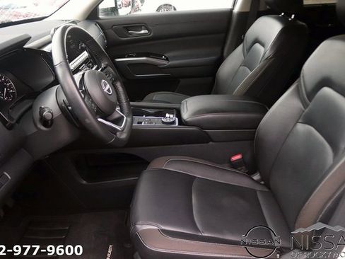 Used 2022 Nissan Pathfinder SL image 11