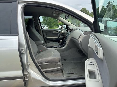 Used 2012 Chevrolet Traverse LS FWD image 12