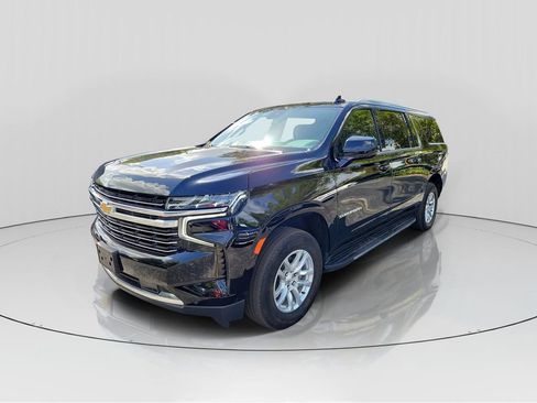 Used 2024 Chevrolet Suburban LT AWD/4WD image 3