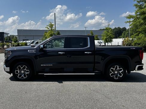 Used 2023 GMC Sierra 1500 SLT w/ SLT Premium Package AWD/4WD image 4