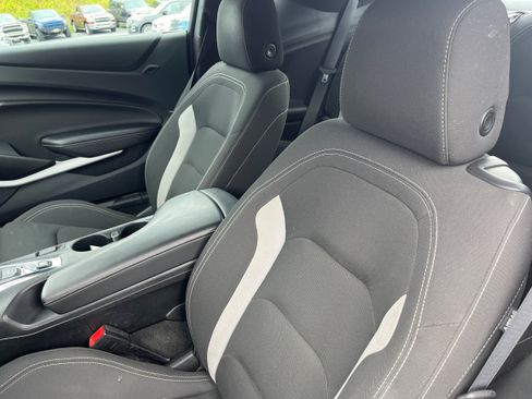 Used 2021 Chevrolet Camaro LT RWD image 9
