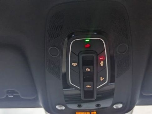 Used 2021 Audi e-tron Prestige image 42