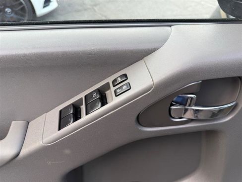 Used 2018 Nissan Frontier SV image 31