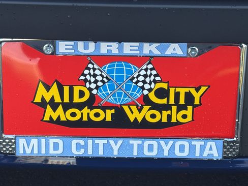 New 2026 Toyota Prius Plug-In Hybrid FWD image 2