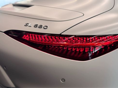 New 2026 Mercedes-Benz Maybach SL 680 image 6