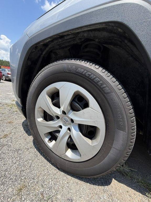 Used 2019 Toyota RAV4 LE FWD image 32