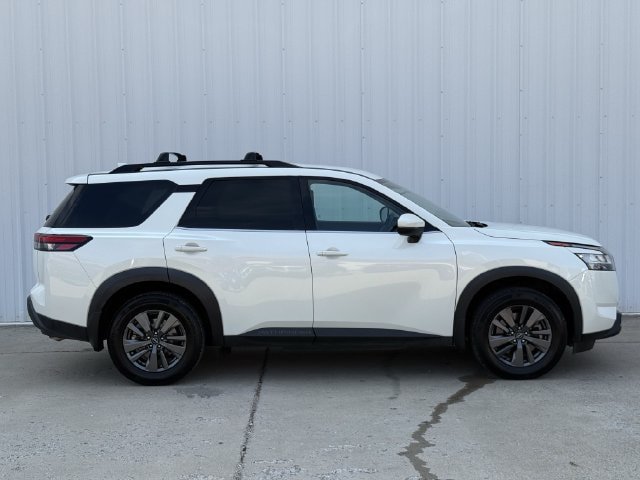 Used 2022 Nissan Pathfinder SV FWD image 3