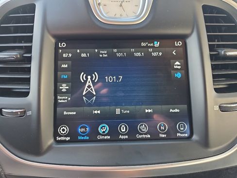 Used 2019 Chrysler 300 Limited RWD image 30
