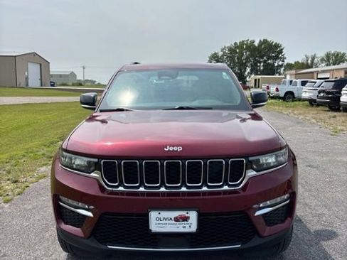 Used 2025 Jeep Grand Cherokee Limited AWD/4WD image 2
