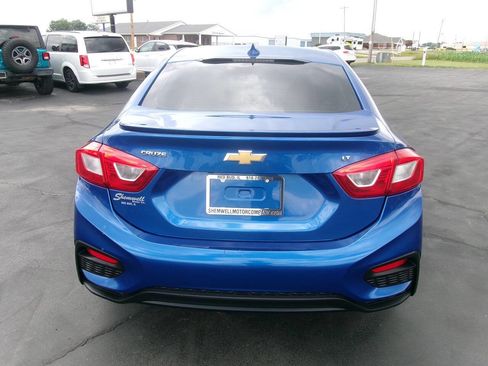 Used 2017 Chevrolet Cruze LT w/ Convenience Package FWD image 5