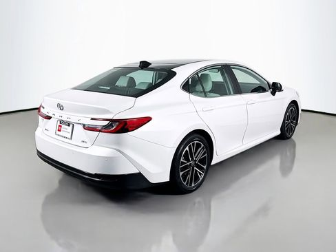 Used 2025 Toyota Camry XLE image 5