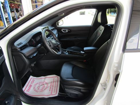 Used 2024 Jeep Compass Trailhawk AWD/4WD image 19