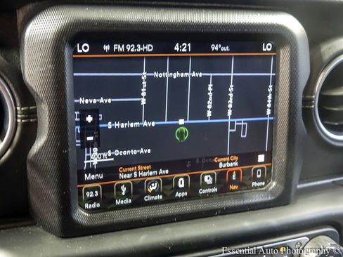 Used 2018 Jeep Wrangler Unlimited Sahara AWD/4WD image 15