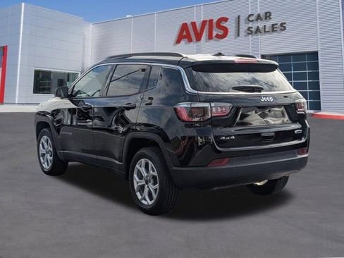Used 2025 Jeep Compass Latitude AWD/4WD image 9