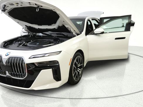 Used 2023 BMW 740i RWD image 10