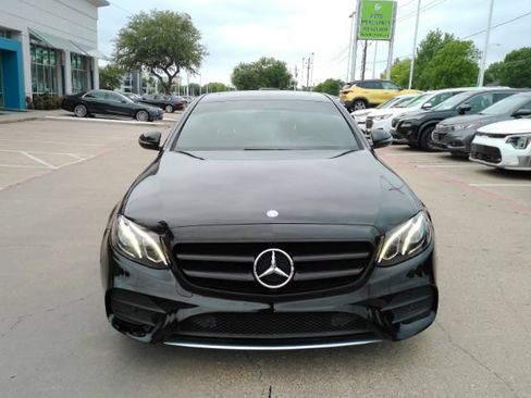 Used 2017 Mercedes-Benz E 300 4MATIC image 3