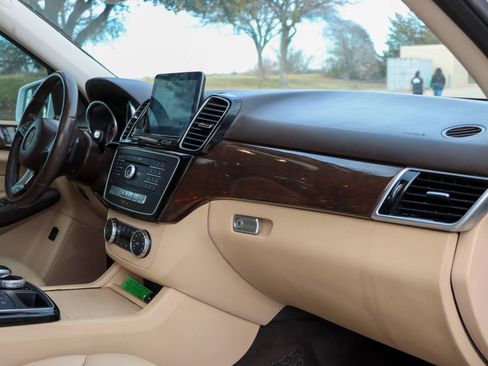 Used 2018 Mercedes-Benz GLE 350 w/ Premium 1 Package image 38