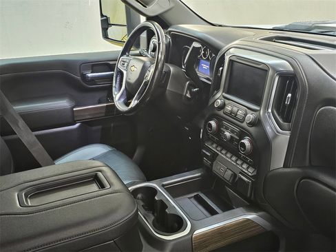 Used 2022 Chevrolet Silverado 2500 LT w/ Convenience Package image 10