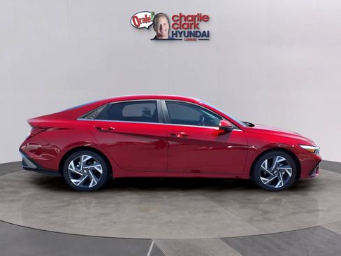 Certified 2025 Hyundai Elantra Limited FWD image 6
