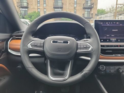 Certified 2025 Jeep Compass Limited AWD/4WD image 17