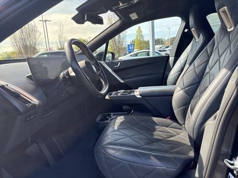 Used 2022 BMW iX xDrive50 w/ Dynamic Handling Package image 9