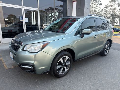 Used 2018 Subaru Forester 2.5i Premium w/ All-Weather Package AWD/4WD image 2