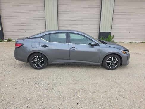 Used 2024 Nissan Sentra SV FWD image 2