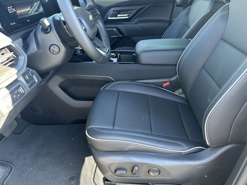 New 2025 Chevrolet Silverado EV LT image 9