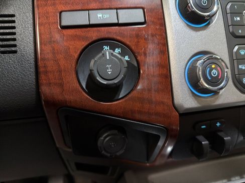 Used 2013 Ford F350 King Ranch w/ King Ranch w/Chrome Pkg image 25