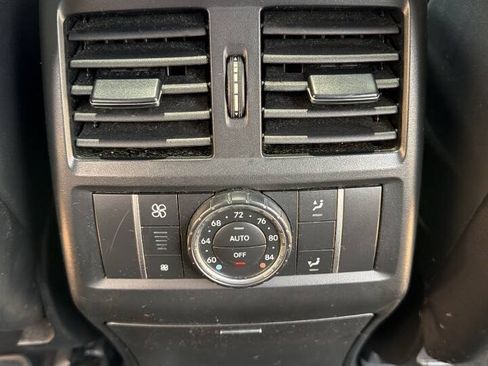 Used 2013 Mercedes-Benz GL 550 4MATIC image 34