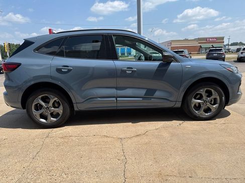 Used 2023 Ford Escape ST-Line w/ Tech Pack #1 AWD/4WD image 9