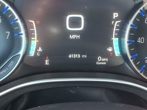 Used 2023 Chrysler Pacifica Touring-L FWD image 20