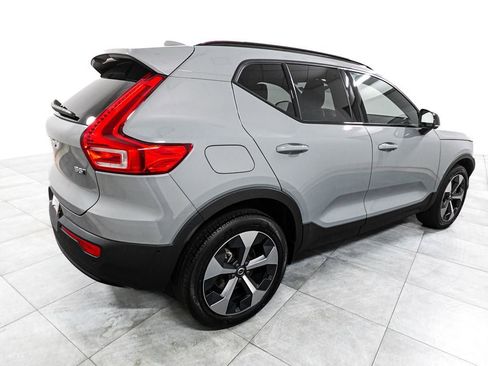 Used 2025 Volvo XC40 B5 Plus AWD/4WD image 7