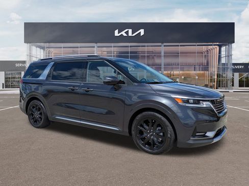 Used 2023 Kia Carnival SX FWD image 1